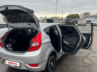 2011 Hyundai Solaris I, серебристый, 550000 рублей, вид 5
