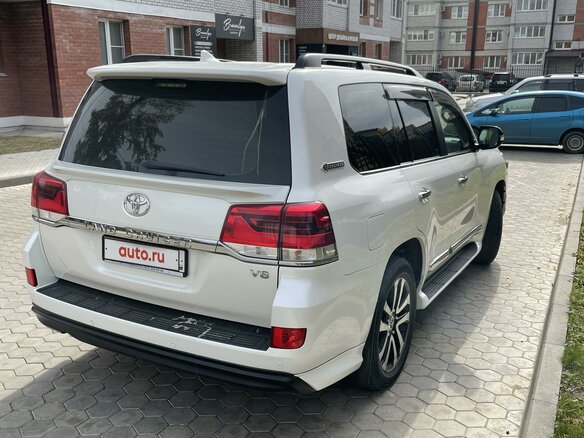 2017 Toyota Land Cruiser 200 Series Рестайлинг 2, белый, 8800000 рублей - вид 9
