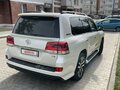 2017 Toyota Land Cruiser 200 Series Рестайлинг 2, белый, 8800000 рублей - вид 9