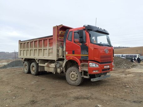 2021 FAW J6 CA3310, красный, 3600000 рублей, вид 3