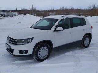 2013 Volkswagen Tiguan I Рестайлинг, белый, 1350000 рублей, вид 1