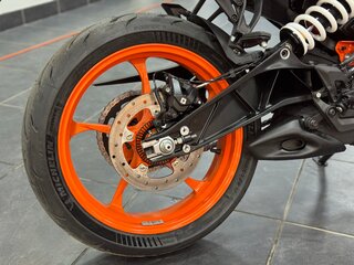 2025 KTM 390 Duke, золотистый, 699000 рублей, вид 5