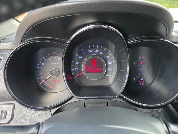 2011 Kia Rio 4-speed III, красный, 800000 рублей - вид 12