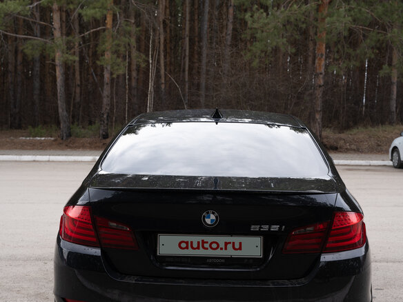 2010 BMW 5 серии 535i VI (F10/F11/F07), чёрный, 2500000 рублей - вид 2