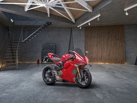 2026 Ducati Panigale V4, красный, 4200000 рублей, вид 1