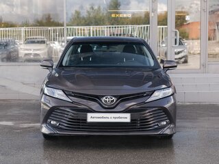 2019 Toyota Camry VIII (XV70), серебристый, 2720000 рублей, вид 2