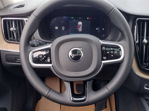 2026 Volvo XC60 II Рестайлинг 2, серебристый, 6992374 рублей - вид 6
