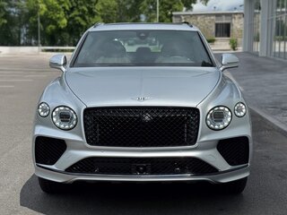 2026 Bentley Bentayga I Рестайлинг, серебристый, 38837018 рублей, вид 2