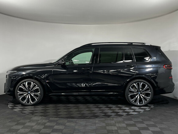 2026 BMW X7 M60i I (G07) Рестайлинг, чёрный, 22500000 рублей - вид 5