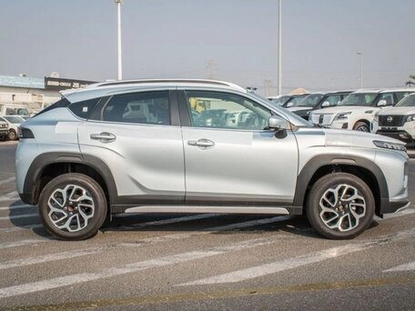 2025 Suzuki Fronx, серебристый, 2400000 рублей, вид 4