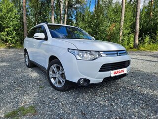 2014 Mitsubishi Outlander III Рестайлинг, белый, 1400000 рублей, вид 2