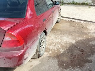 1998 Mitsubishi Mirage V, пурпурный, 130000 рублей, вид 4