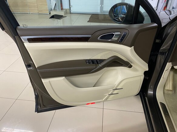 2012 Porsche Cayenne Diesel II (958), коричневый - вид 21