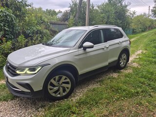 2021 Volkswagen Tiguan II Рестайлинг, белый, 3350000 рублей, вид 1