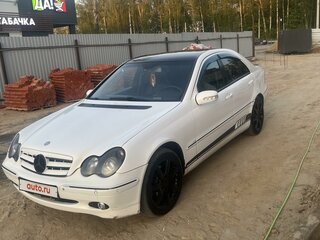 2000 Mercedes-Benz C-Класс 240 II (W203), белый, 650000 рублей, вид 1