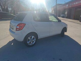 2012 Skoda Fabia II Рестайлинг, белый, 650000 рублей, вид 3