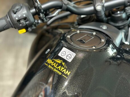 2025 Royal Enfield Himalayan, чёрный, 615000 рублей, вид 3