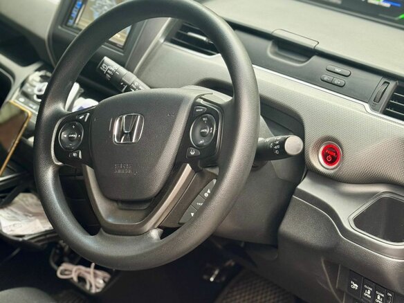 2017 Honda Freed+ II, синий, 1550000 рублей - вид 16