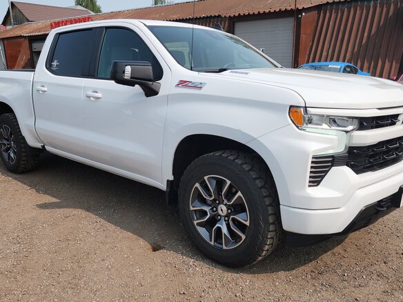 2022 Chevrolet Silverado Crew Cab IV (T1XX) Рестайлинг, белый, 5610000 рублей