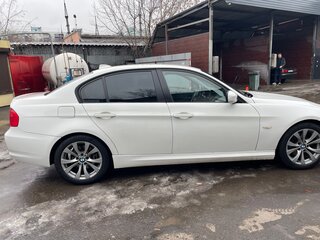 2011 BMW 3 серии 320i V (E90/E91/E92/E93) Рестайлинг, белый, 900000 рублей, вид 4