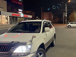 1998 Toyota Harrier I (XU10), белый, 900000 рублей, вид 3
