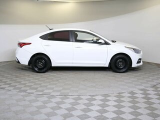 2017 Hyundai Solaris II, белый, 625000 рублей, вид 4