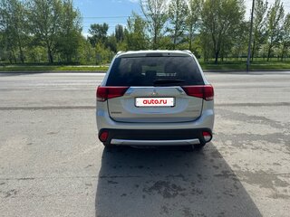 2015 Mitsubishi Outlander III Рестайлинг 2, серебристый, 1650000 рублей, вид 4