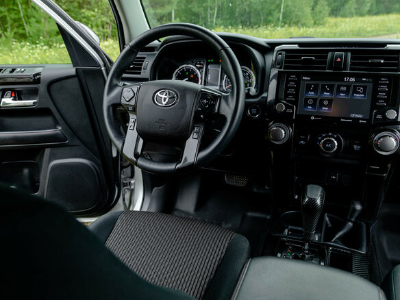 2022 Toyota 4Runner V Рестайлинг, серебристый, 8590000 рублей - вид 17