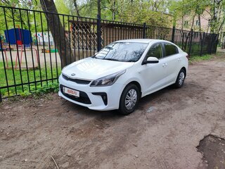 2018 Kia Rio IV, белый, 880000 рублей, вид 1