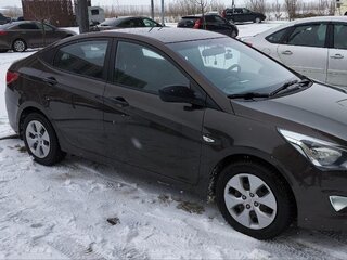 2015 Hyundai Solaris I Рестайлинг, коричневый, 950000 рублей, вид 4