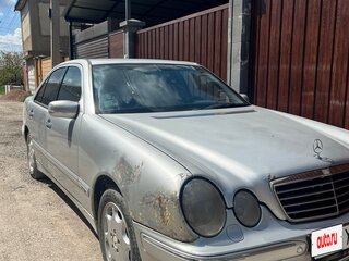 2001 Mercedes-Benz E-Класс 240 II (W210, S210) Рестайлинг, серебристый, 660000 рублей, вид 3