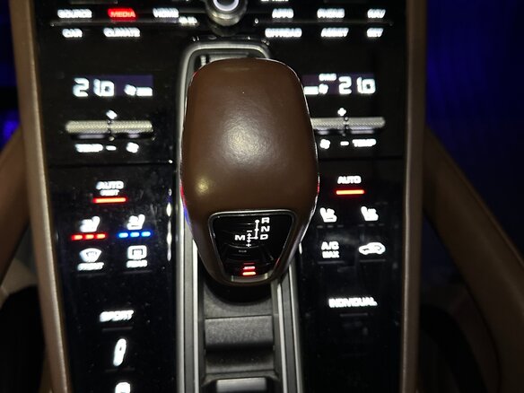 2018 Porsche Cayenne III, чёрный - вид 14