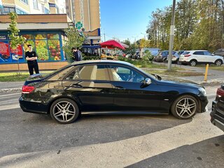 2014 Mercedes-Benz E-Класс 200 IV (W212, S212, C207) Рестайлинг, чёрный, 2200000 рублей, вид 2