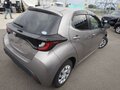 2020 Toyota Yaris IV, серый, 1450000 рублей - вид 5