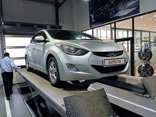 2012 Hyundai Avante V, серебристый, 840000 рублей, вид 2