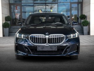 2025 BMW 5 серии 520i VIII (G60/G61/G68), чёрный, 6580000 рублей, вид 3