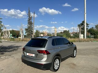 2018 Volkswagen Tiguan II, серый, 2300000 рублей, вид 5