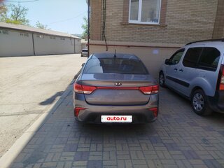 2017 Kia Rio IV, серый, 950000 рублей, вид 3