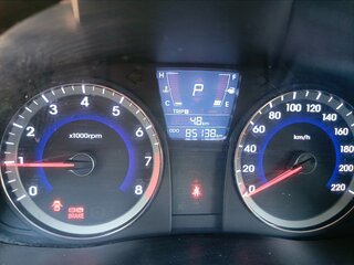 2012 Hyundai Solaris I, серый, 690000 рублей, вид 4