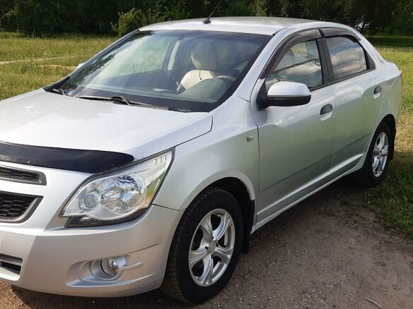 2013 Chevrolet Cobalt II, серебристый, 600000 рублей - вид 2