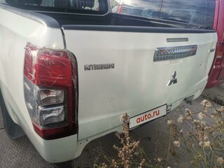 2019 Mitsubishi L200 V Рестайлинг, белый, 2500000 рублей, вид 4