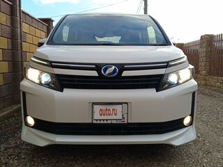 2015 Toyota Voxy III (R80), белый, 1950000 рублей, вид 2