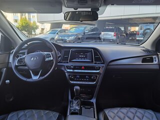 2019 Hyundai Sonata VII (LF) Рестайлинг, белый, 1700000 рублей, вид 5