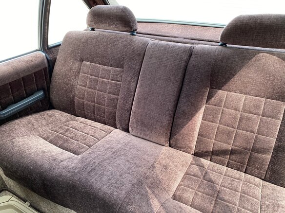 1990 Tatra T613 613-4, чёрный - вид 8