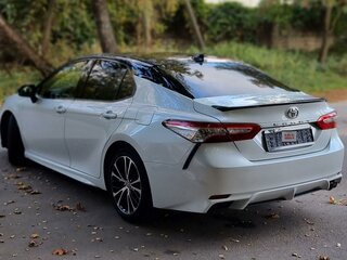 2019 Toyota Camry VIII (XV70), белый, 3500000 рублей, вид 4