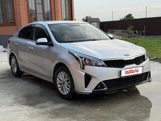 2021 Kia Rio IV Рестайлинг, серый, 1650000 рублей, вид 2