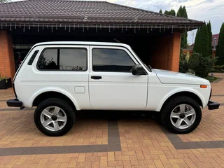 2022 Lada (ВАЗ) Niva Legend I, белый, 900000 рублей, вид 2