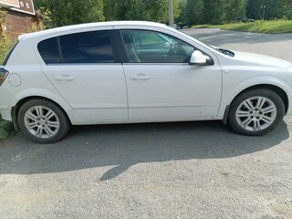 2011 Opel Astra H Рестайлинг, белый, 750000 рублей, вид 2