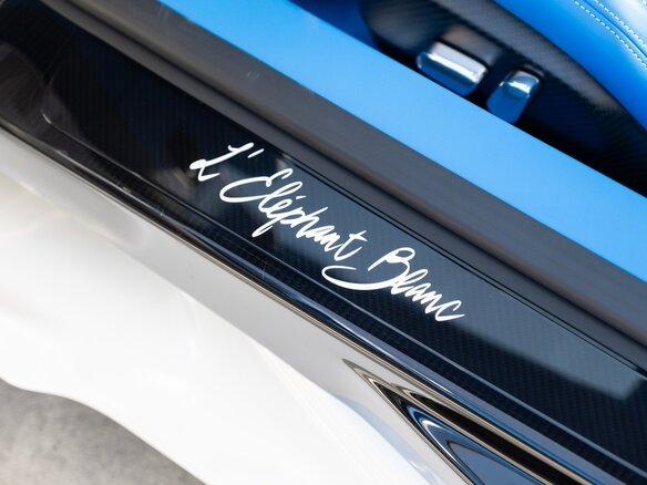 2023 Bugatti Chiron, белый - вид 35
