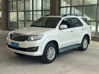 2014 Toyota Fortuner I Рестайлинг 2, белый, 2800000 рублей, вид 1